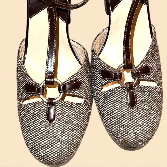 Michael kors adorable heels! Has that 40’s style! Brown and white tweed - Picture 5 of 9